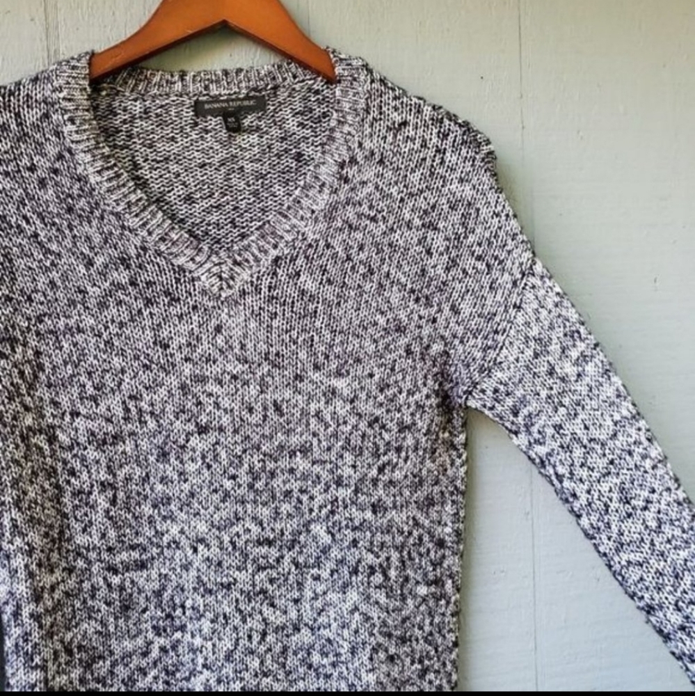 Banana Republic Marled Knit V Neck Sweater